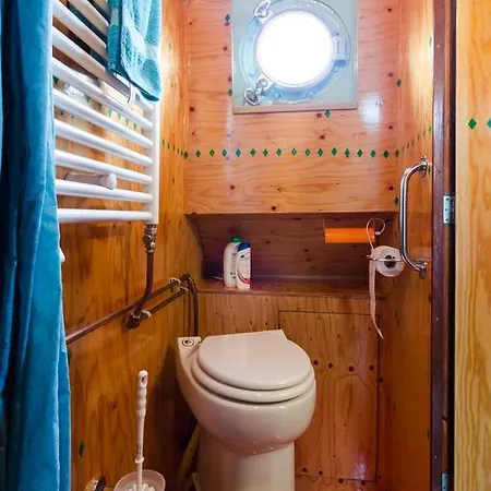 Windrooskade Houseboat Ubytování v soukromí *