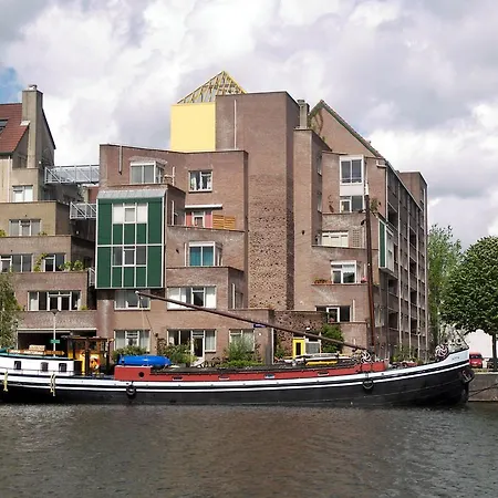 Windrooskade Houseboat منزل للإقامة *